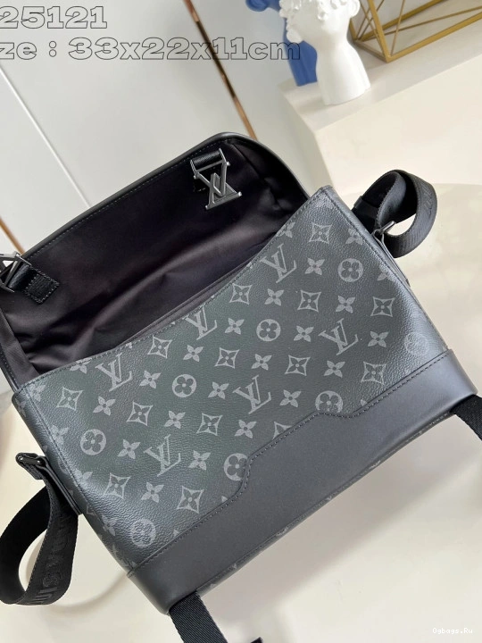 PM-33*22.5*11CM LOUIS VUITTON Messenger Voyager 0517